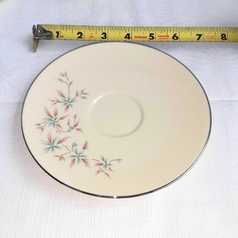 Vintage Lenox Wyndcrest A-500 Pattern Teacup and Saucer - Picture 5 of 6